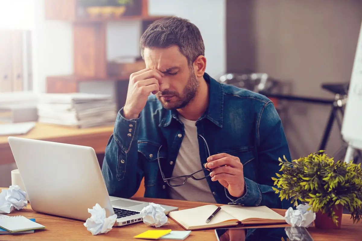 Feature image for the article: Natural Treatments for Headaches & Migraine